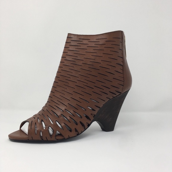 NEW Schutz Quela Leather BOOTIES w/ Back Zipper - Picture 1 of 8